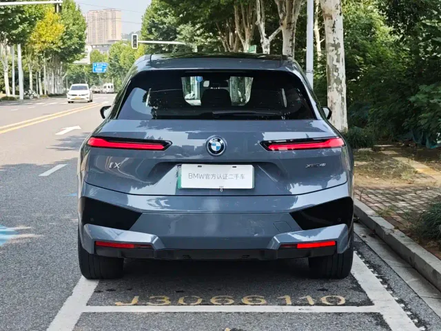 BMW iX — Фото автомобиля 3