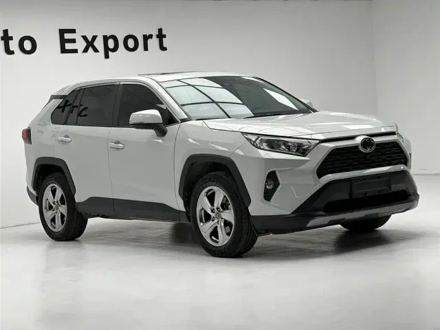 Toyota RAV4 — Фото автомобиля 3