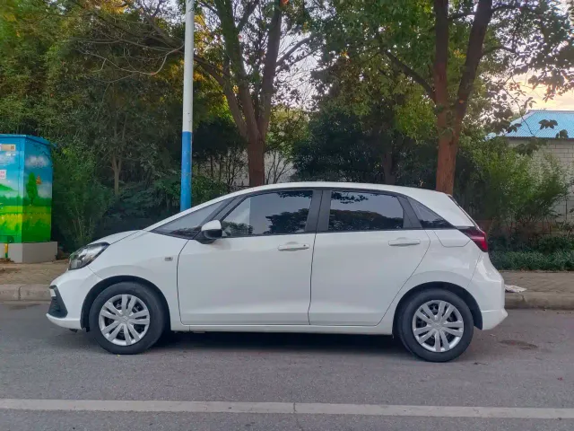 Honda Fit — Фото автомобиля 7