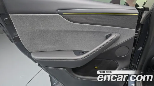 Tesla Model Y — Фото автомобиля 25