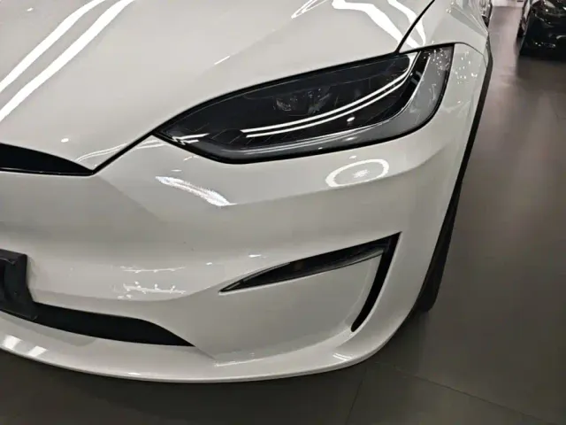 Tesla Model X — Фото автомобиля 23