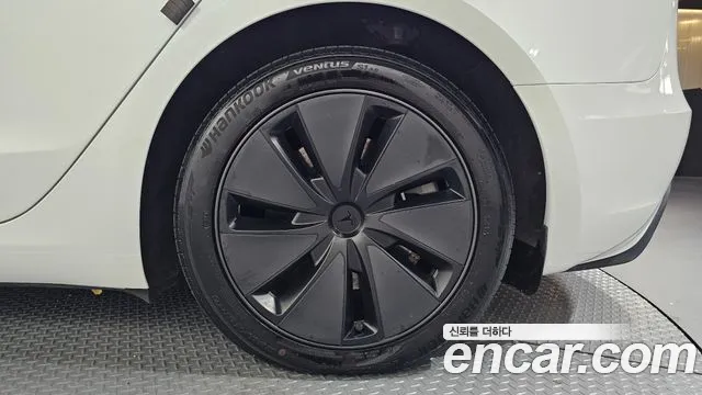 Tesla Model 3 — Фото автомобиля 6
