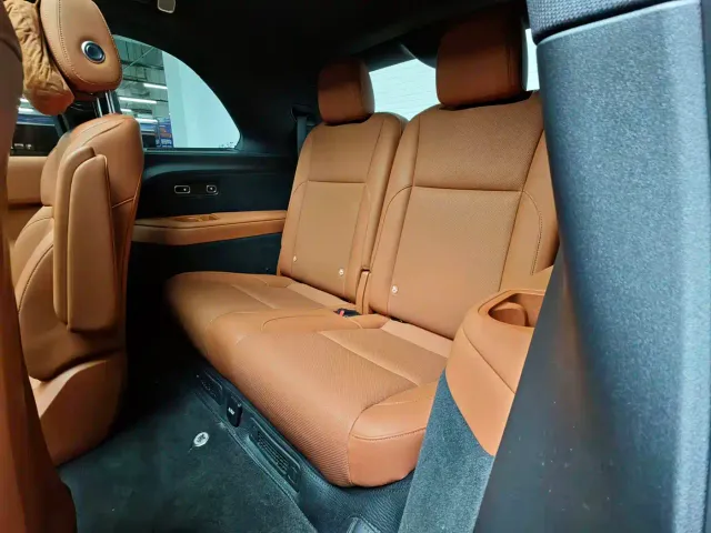 Li Auto L8 — Фото автомобиля 9