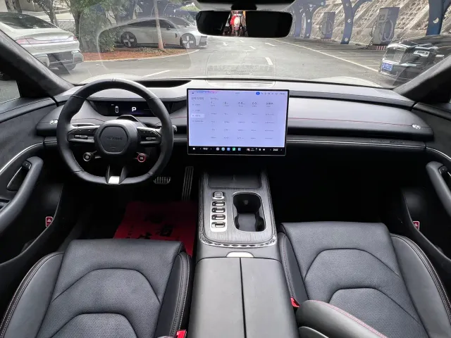 Xiaomi SU7 — Фото автомобиля 11