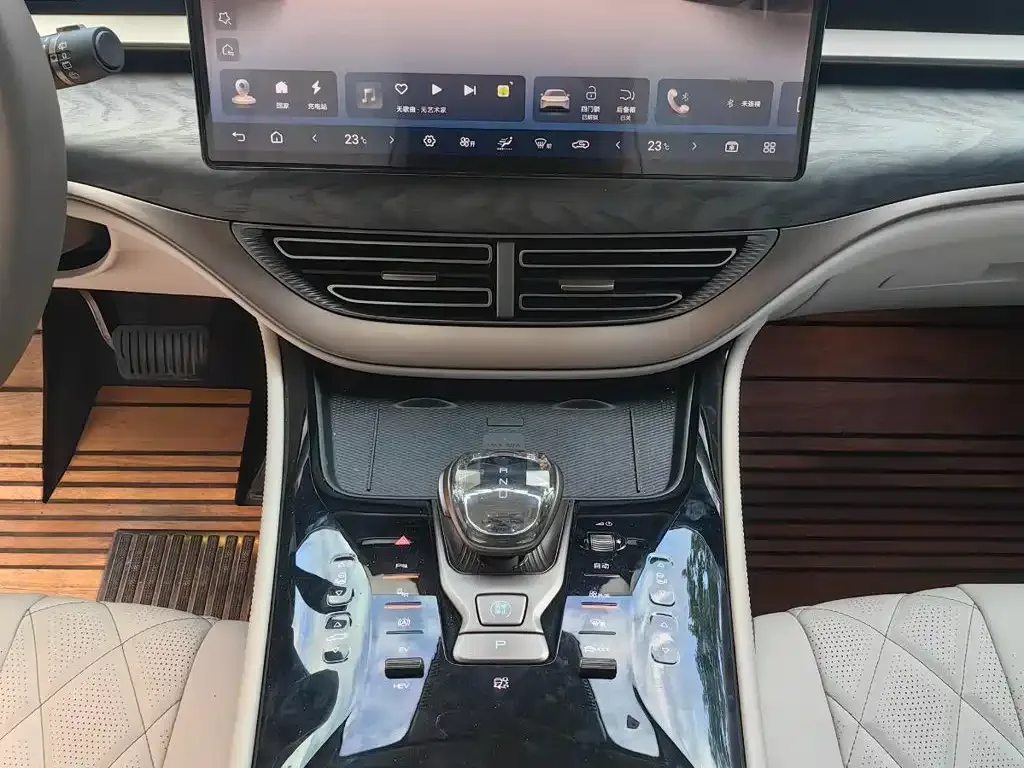 Denza Denza D9 2022 DM-i 1040 Premium — Фото автомобиля 9