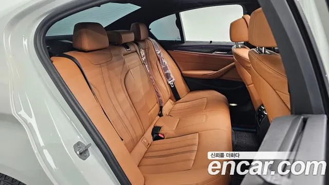 BMW 5-Series — Фото автомобиля 11