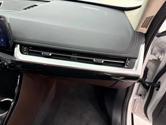 BMW iX1 — Фото автомобиля 18