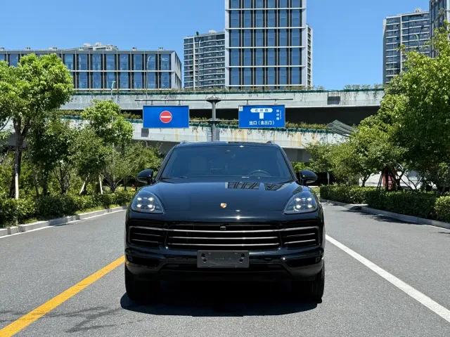 Porsche Cayenne — Фото автомобиля 2