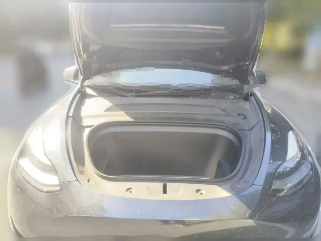 Tesla Model Y — Фото автомобиля 3