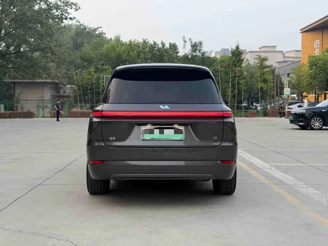 Li Auto L9 — Фото автомобиля 7
