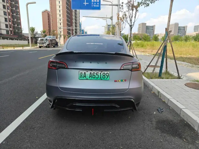 Tesla Model Y — Фото автомобиля 5