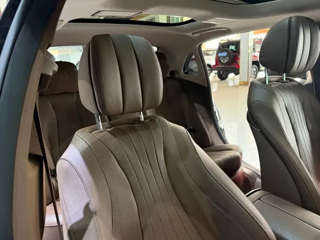 Mercedes-Benz E-Class — Фото автомобиля 13
