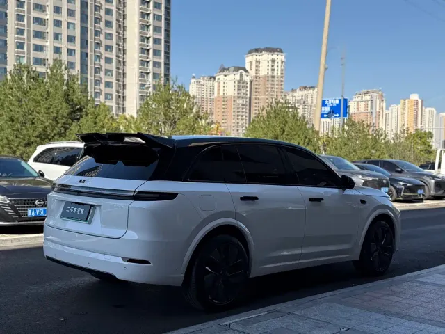 Li Auto L7 — Фото автомобиля 13