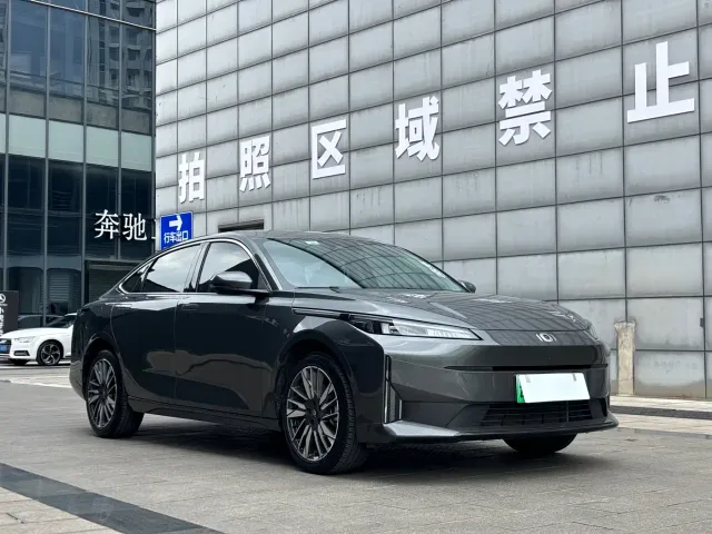 Changan Qiyuan A05 — Фото автомобиля 3
