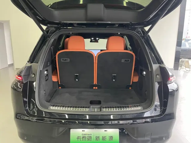 Li Auto L8 — Фото автомобиля 25