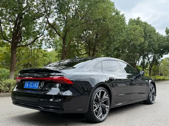 Audi A7L — Фото автомобиля 8