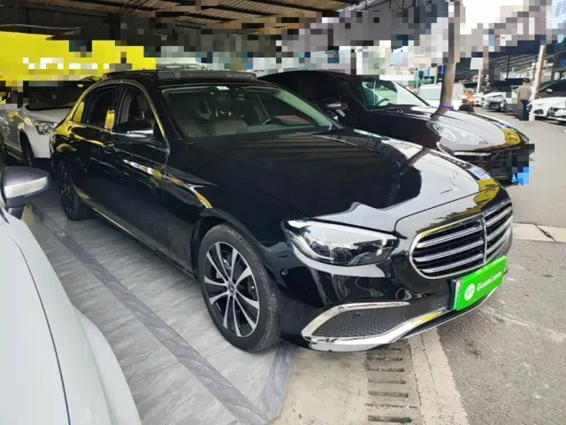 Mercedes-Benz E-Class — Фото автомобиля 3