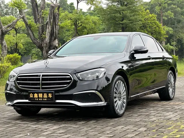 Фотография автомобиля — Mercedes-Benz E-Class