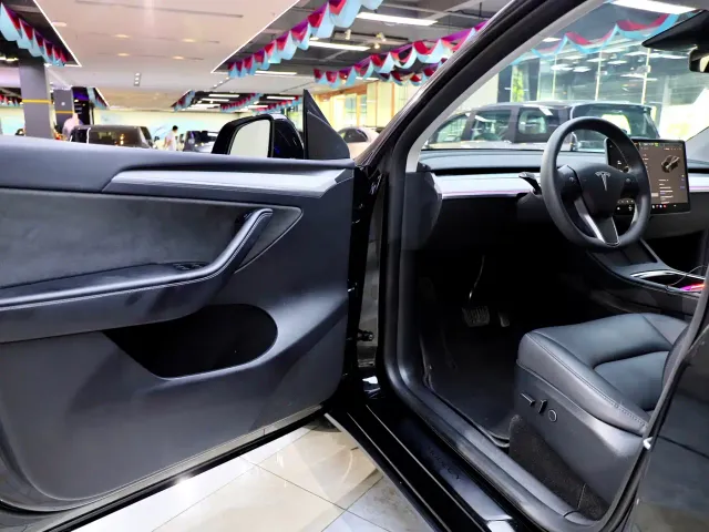 Tesla Model Y — Фото автомобиля 7