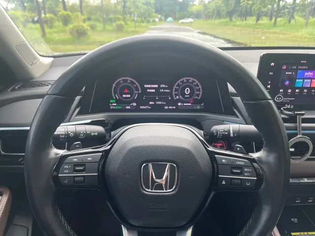 Honda Inspire Hybrid — Фото автомобиля 9