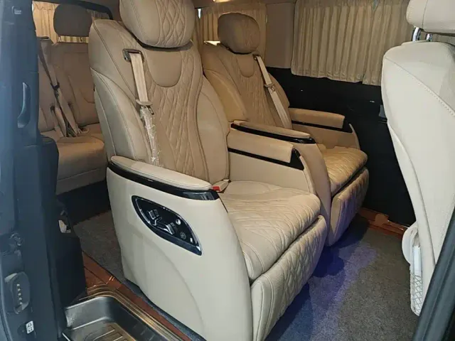 Mercedes-Benz Vito 2021 2.0T Elite 7-Seater — Фото автомобиля 12