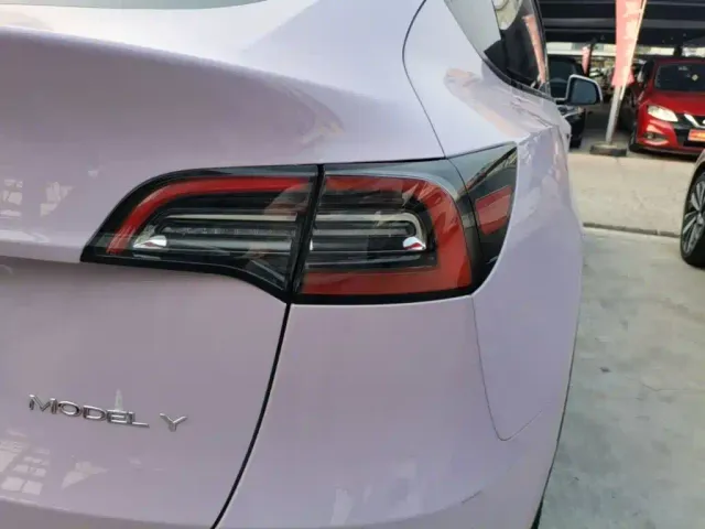 Tesla Model Y — Фото автомобиля 7
