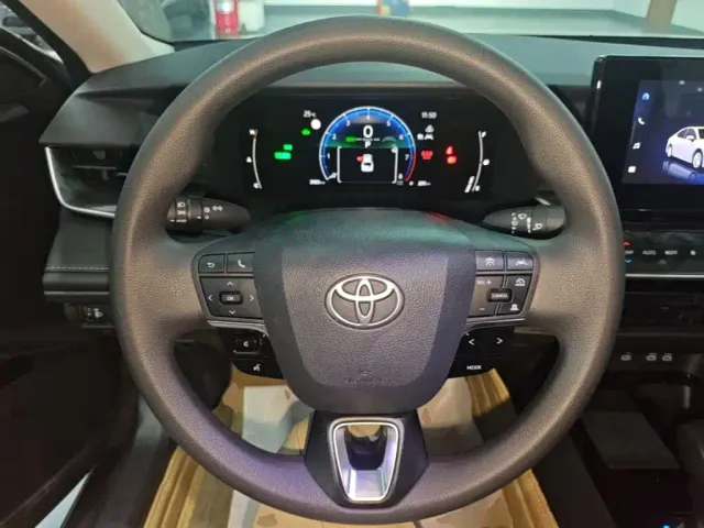 Toyota Camry — Фото автомобиля 10