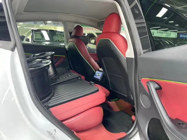 Tesla Model Y — Фото автомобиля 15