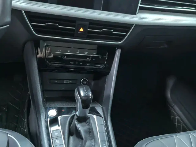 Volkswagen Tiguan L — Фото автомобиля 10