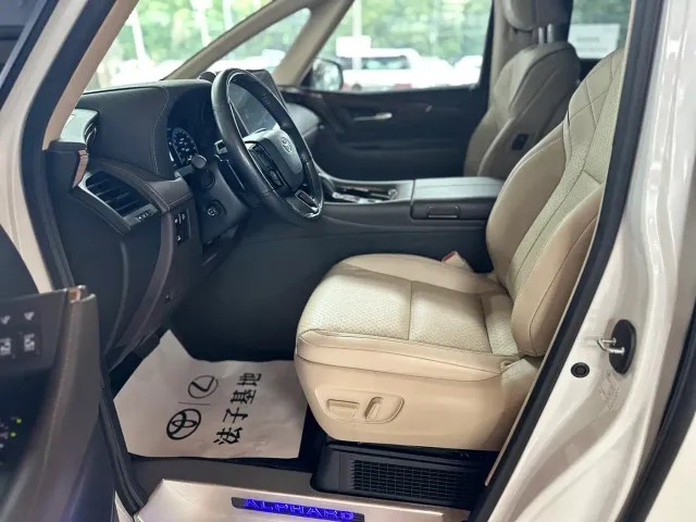 Toyota Alphard — Фото автомобиля 8