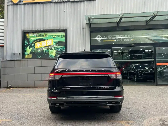 Lincoln Aviator — Фото автомобиля 10