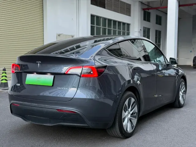 Tesla Model Y — Фото автомобиля 7
