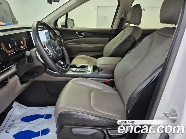 Kia Carnival Generation 4 — Фото автомобиля 10