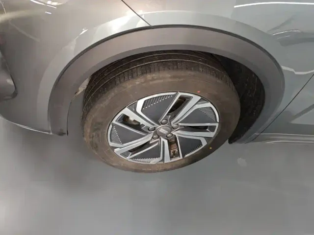 Geely Galaxy Starship 7 EM-i — Фото автомобиля 22