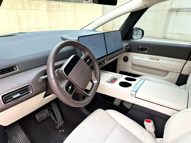 Li Auto MEGA — Фото автомобиля 4