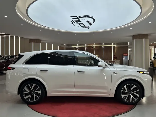 Li Auto L7 — Фото автомобиля 3