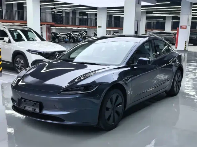 Фотография автомобиля — Tesla Model 3