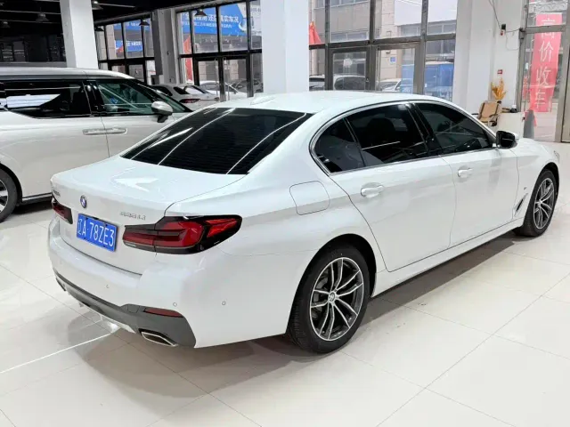 BMW 5 Series — Фото автомобиля 4