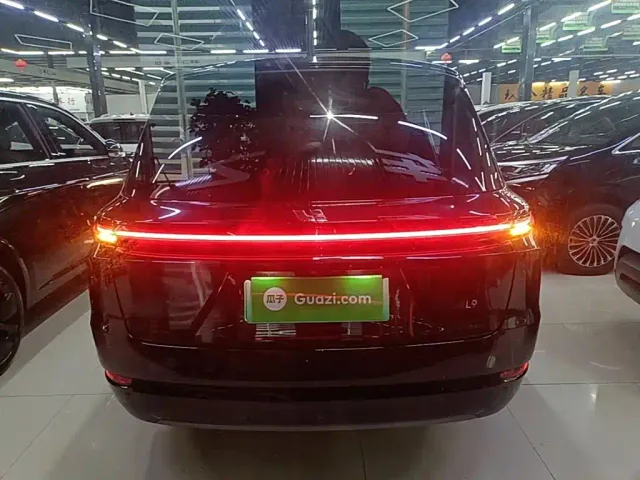 Li Auto L9 — Фото автомобиля 5