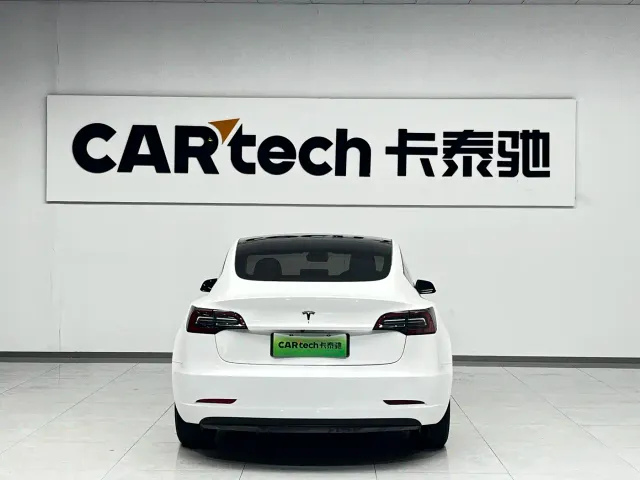 Tesla Model 3 — Фото автомобиля 15