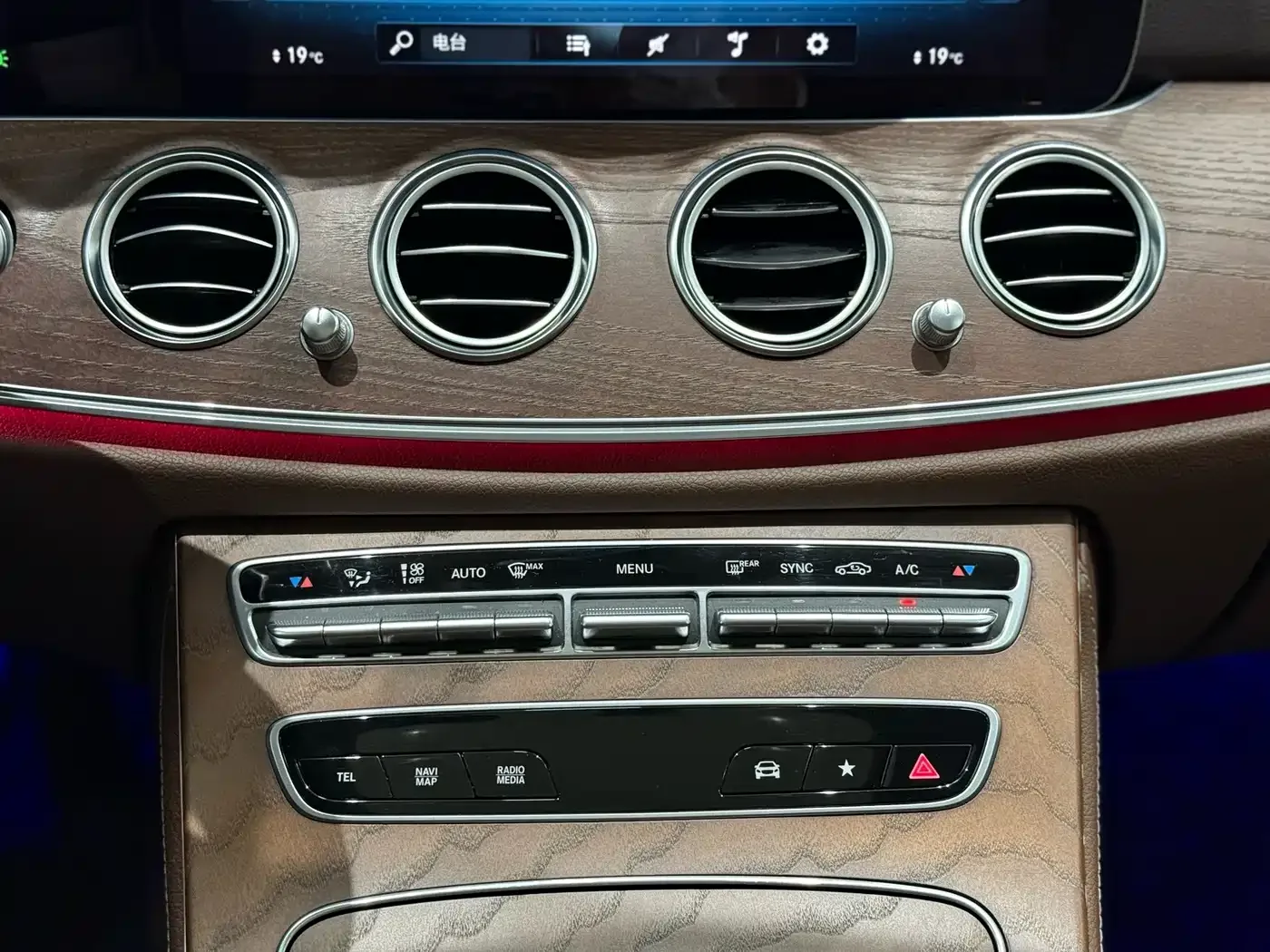 Mercedes-Benz Mercedes-Benz E-Class 2022 E 300 L Luxury — Фото автомобиля 8