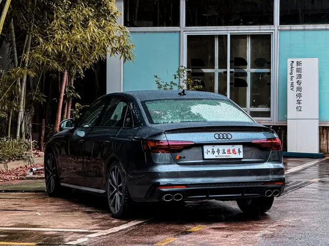 Audi S4 — Фото автомобиля 16