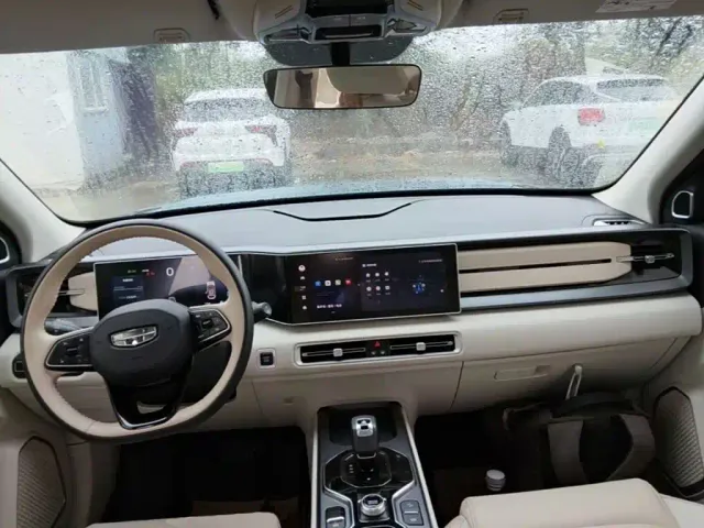 Geely ICON — Фото автомобиля 9