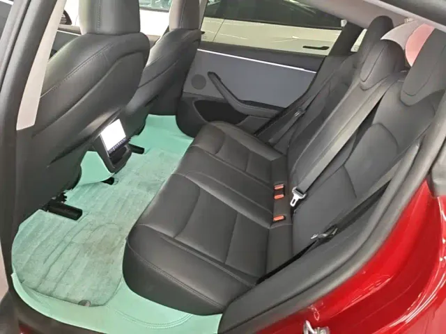 Tesla Model 3 — Фото автомобиля 16