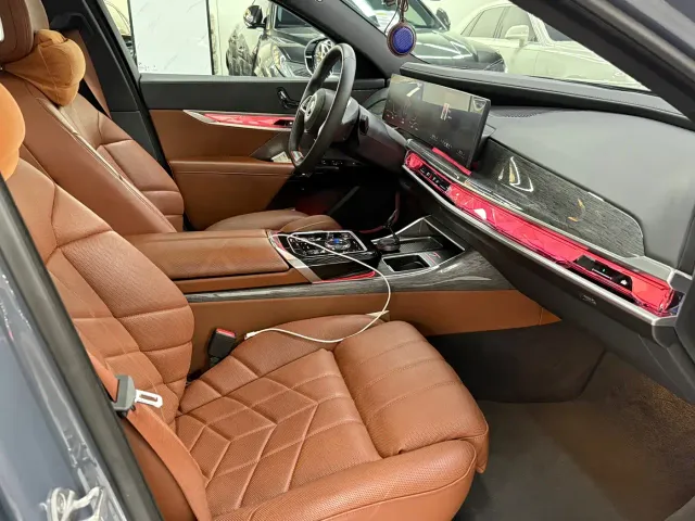 BMW i7 — Фото автомобиля 9