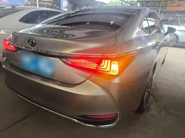 Lexus ES — Фото автомобиля 4