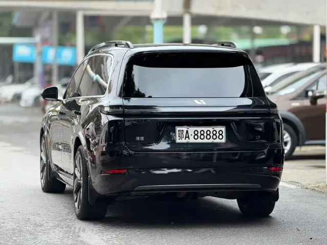 Li Auto L9 — Фото автомобиля 4