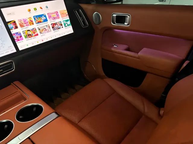 Li Auto L8 — Фото автомобиля 7