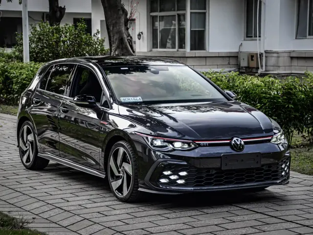 Volkswagen Golf GTI — Фото автомобиля 2