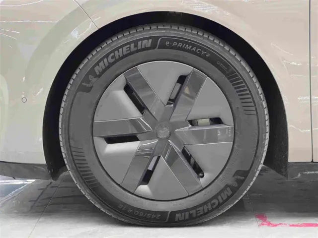 Li Auto MEGA — Фото автомобиля 4